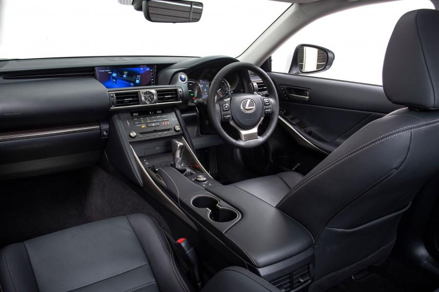  Lexus IS300h (XE30) 2018 года  (ZA) (фото 10 из 16)